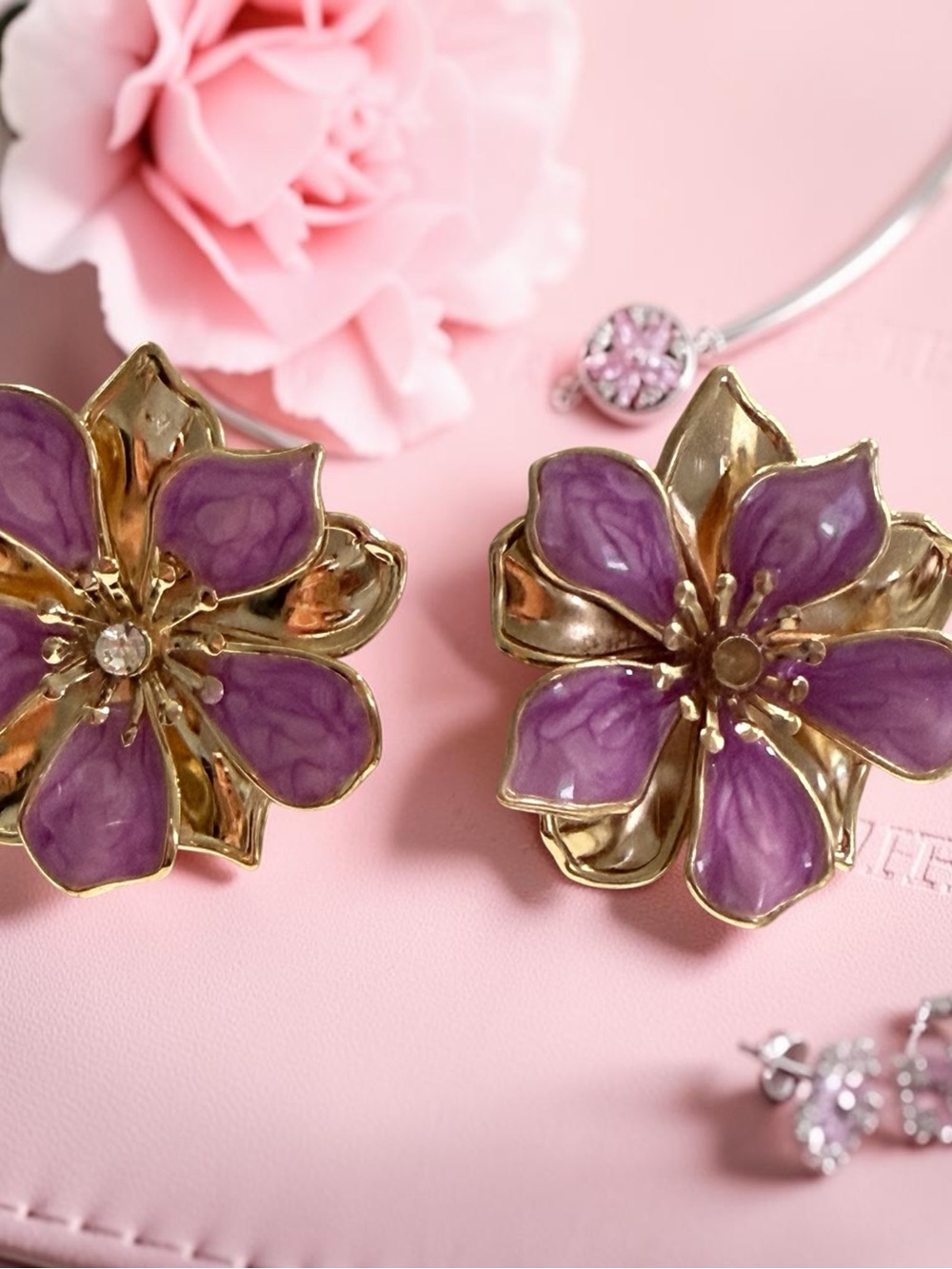 Elegant Purple Flower Earrings - Gold Accents